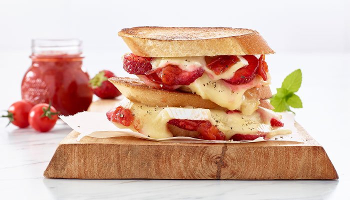 strawberry brie grilled cheese display image