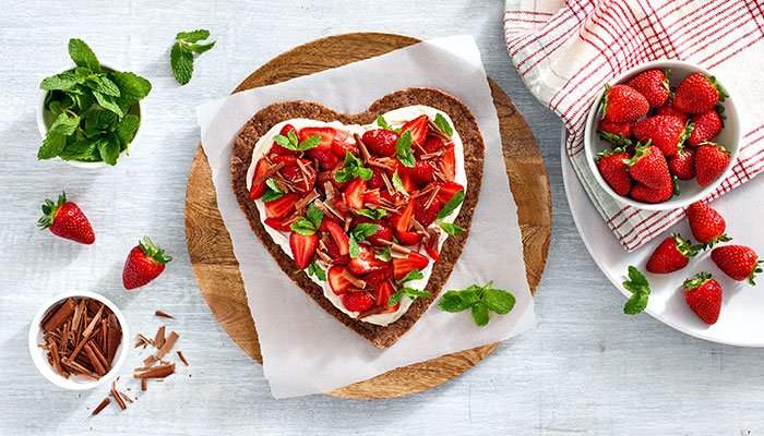 Recipe-Slider_Smuccies-StrawberryCheesecakePizza
